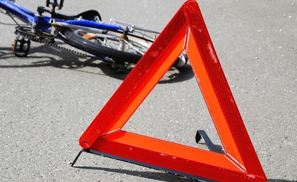 У Черкасах сталася аварія: легковик збив велосипедистку