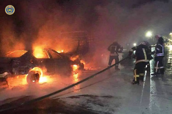 На черкаській дамбі внаслідок зіткнення загорілися автомобілі: четверо осіб постраждали (ФОТО)