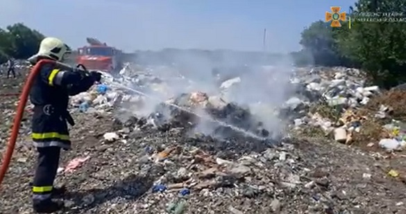 На Черкащині двічі за добу рятувальники ліквідовували пожежі сміття (ВІДЕО)