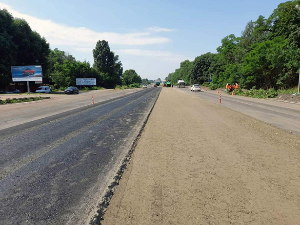 Від виїзду з Черкас продовжують відновлювати ділянку дороги, яку не ремонтували 40 років (ФОТО)