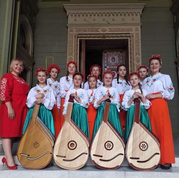 Юні черкаські бандуристки отримали Гран-прі фестивалю