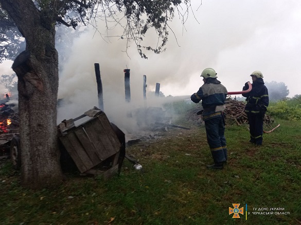 Від удару блискавки в Черкаській області сталось дві пожежі за добу