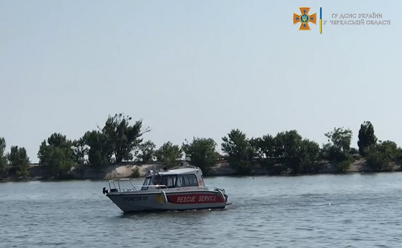 У Черкаській області шукають рибалку, який під час шторму перевернувся на човні