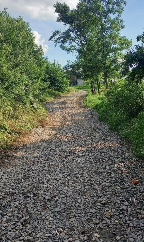 Знайшли два трактори та будматеріали: на Черкащині жителі одного з сіл самостійно відремонтували дорогу (ФОТО)