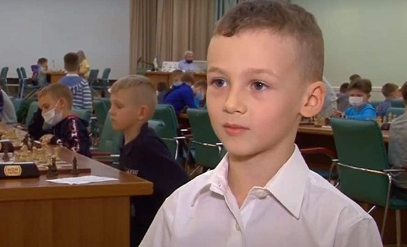 У шість років маленький черкащанин уже отримав ІІІ розряд з шахів