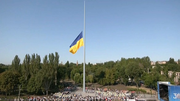 У Черкаській області підняли найбільший прапор України