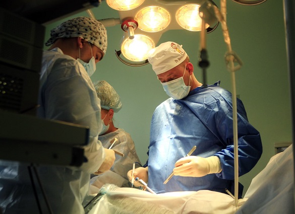 Від матері до доньки: в Черкасах провели ювілейну трансплантацію нирки