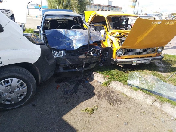 На Черкащині сталася потрійна аварія: є постраждалі (ФОТО)