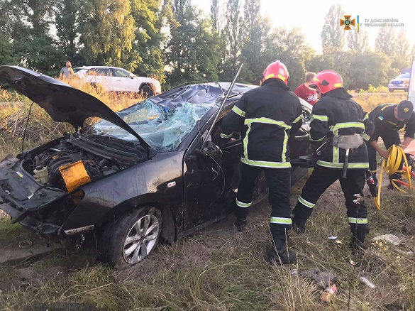 В аварії на Черкащині травмувався водій легковика, якого затисло в салоні (ФОТО)