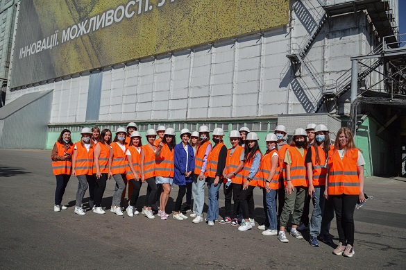 Черкаські студенти-журналісти відвідали Миронівський завод по виготовленню круп і комбікормів