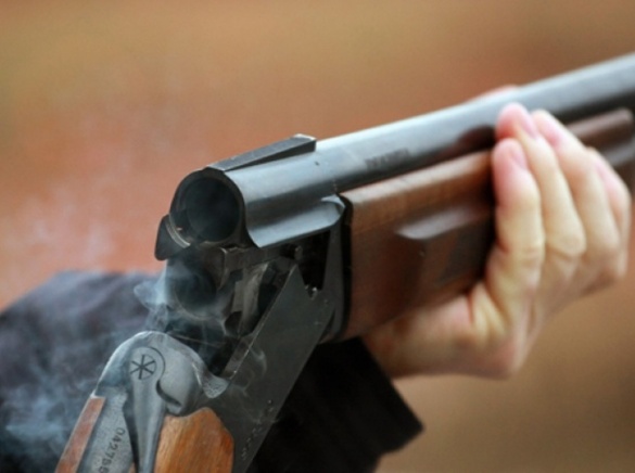 На Черкащині чоловік через зауваження застосував вогнепальну зброю