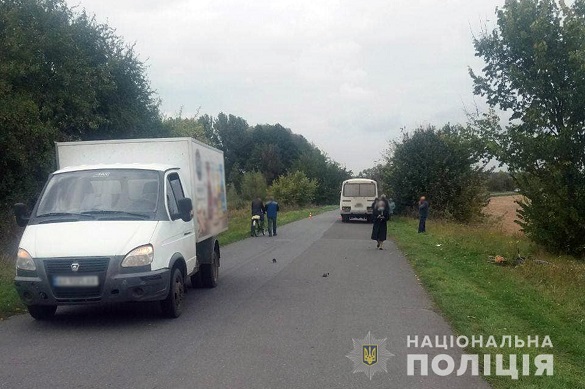 Неочікувано вибігла на дорогу: на Черкащині автомобіль збив 7-річну дівчинку