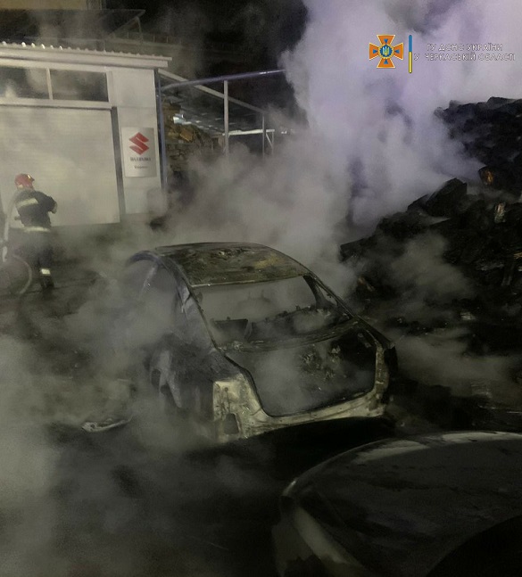 У Черкасах вночі згоріло три автомобілі (ФОТО)