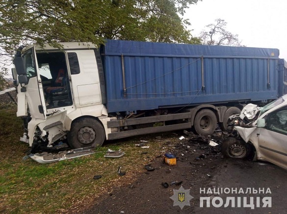 На Звенигородщині внаслідок зіткнення легковика і вантажівки загинув чоловік