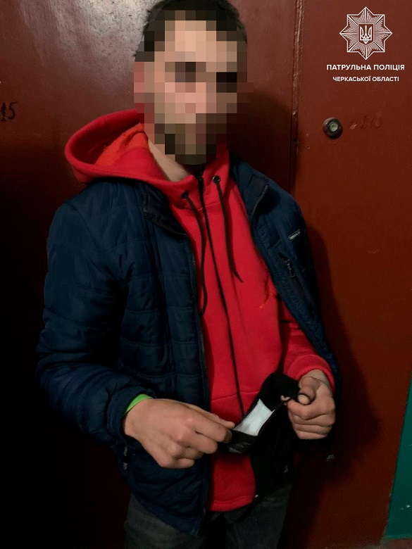 Під час патрулювання в Черкасах виявили хлопця з наркотиками (ФОТО)