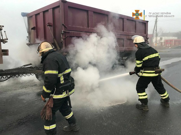 У Черкаській області загорівся причеп вантажного автомобіля