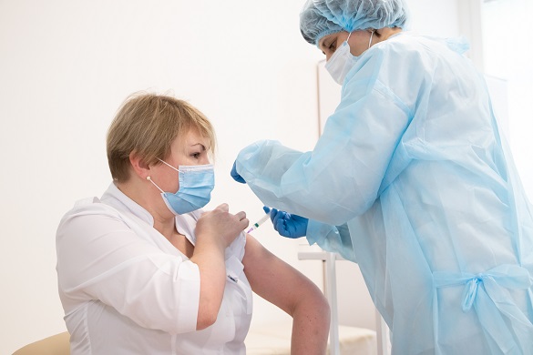 Медики Черкащини можуть отримати додаткову дозу вакцини проти коронавірусу