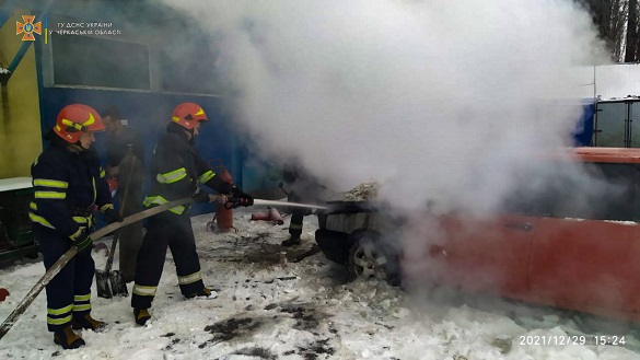 У Черкасах сталася пожежа автомобіля (ФОТО)