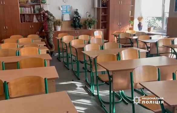 Поліція перевірила всі черкаські школи, але вибухівки не знайшла