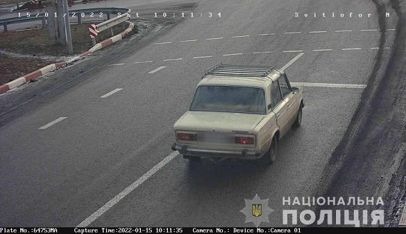 На Черкащині в чоловіка викрали автомобіль, поки він був у магазині 