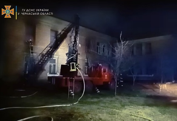 На Черкащині пожежу Будинку культури гасили понад 40 людей (ВІДЕО)