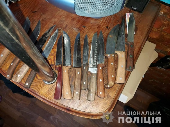 Розпивали алкоголь: у Черкаській області чоловік ножем ударив знайомого Розпивали алкоголь: у Черкаській області чоловік ножем ударив знайомого