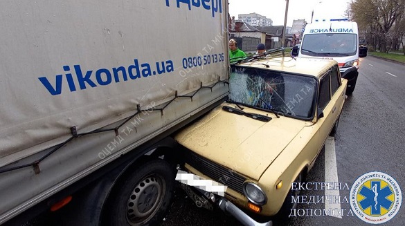 У Черкасах не розминулись легковик та вантажівка: є постраждалі (ФОТО)