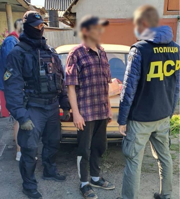 На Черкащині правоохоронці виявили групу осіб, які вдома зберігали наркотики (ФОТО)