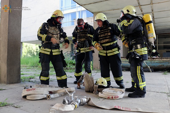 Рятувальники Черкащини тренувались ліквідовувати наслідки вибуху побутового газу (ФОТО)