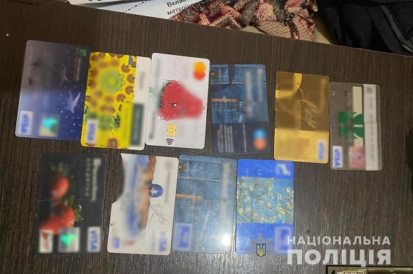 Правоохоронці викрили чоловіка, який викрав з рахунку черкащанки понад 40 тис грн Правоохоронці викрили чоловіка, який викрав з рахунку черкащанки понад 40 тис грн