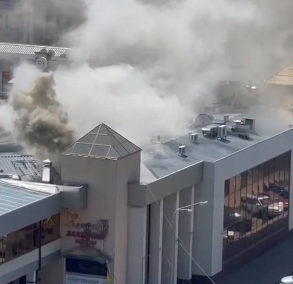 У Черкасах виникла пожежа в одному із торгово-розважальних центрів