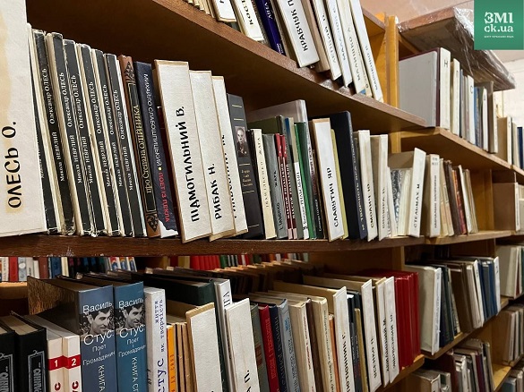 Черга за книгами Орвелла: як у Черкасах під час війни працюють бібліотеки (ФОТО)