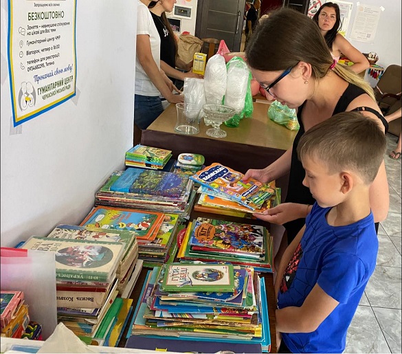 У Черкасах до Гуманітарного центру просять приносити українські книги