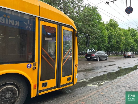 У Черкасах просять зробити безкоштовним проїзд у тролейбусах для медиків
