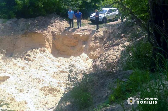 На Черкащині правоохоронці виявили місця забору піску великих розмірів (ФОТО)