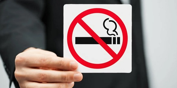 Відзавтра курити в громадських місцях не можна: де саме та які штрафи передбачені за порушення