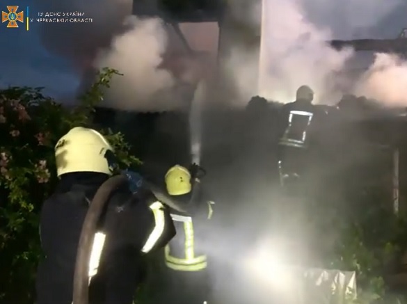 Розряд блискавки спричинив дві пожежі на Черкащині