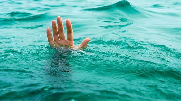 Пішов купатися нетверезий: в Черкасах на воді ледь не потонув чоловік