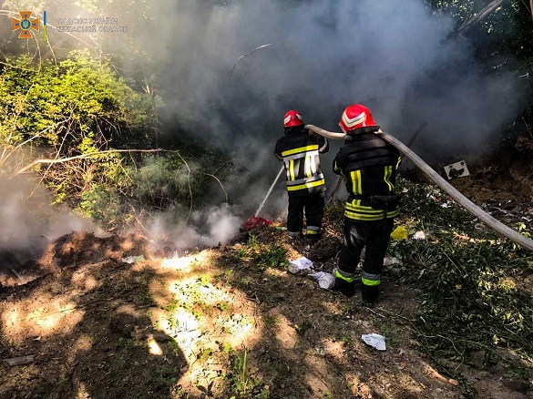 Рятувальники в Черкаській області ліквідували чотири пожежі трави та сміття
