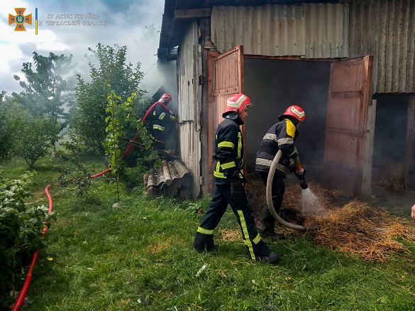 Через пустощі дітей в Черкаській області згоріло 300 кілограмів соломи