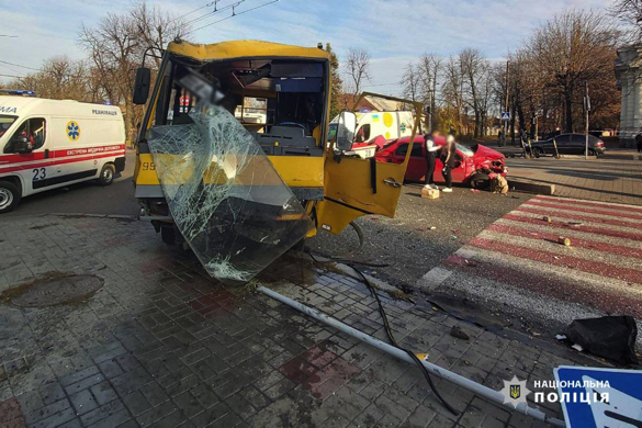 Постраждало понад 10 осіб: у поліції повідомили деталі вчорашньої аварії в Черкасах (ФОТО, ВІДЕО)