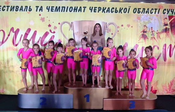 Черкаські танцівники взяли участь у фестивалі, де збирали гроші для ЗСУ