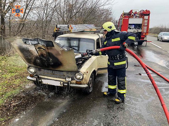 Під час руху на Черкащині загорівся автомобіль (ФОТО)