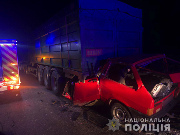 Легковик заїхав під вантажівку: в поліції повідомили подробиці смертельної ДТП на Уманщині
