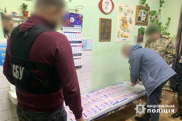 На Черкащині затримали лікаря, який за хабарі допомагав ухилятись від військової служби
