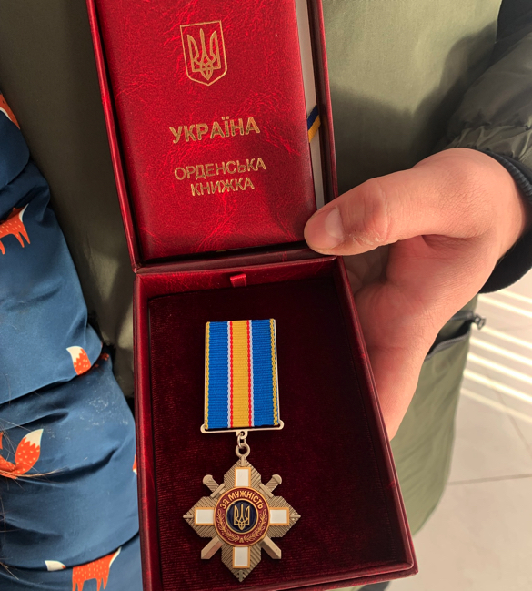 Загинули в Попасній: рідним черкаських захисників вручили нагороди  