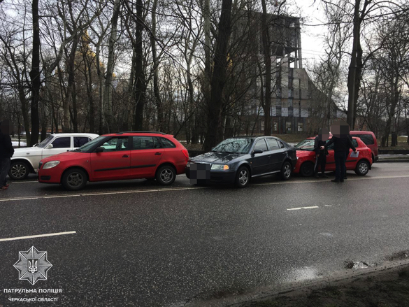 У Черкасах сталася аварія за участю трьох автомобілів (ФОТО)