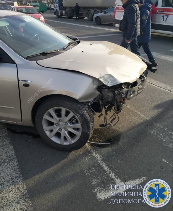 У Черкасах не розминулися два автомобілі: один водій потребував допомоги медиків (ФОТО)