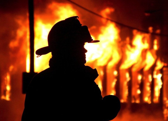 Правоохоронці Черкащини встановлюють обставини пожежі, в якій загинула дівчинка