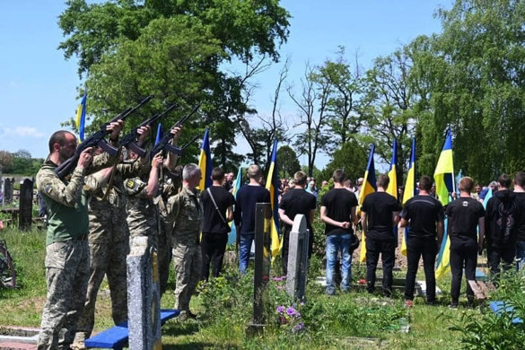 У Черкаській області попрощалися з воїнами, які загинули в боях за Україну